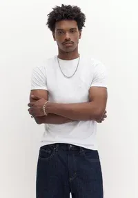 BASIC-SHIRT IM MUSCLE-FIT - Basic T-shirt - white